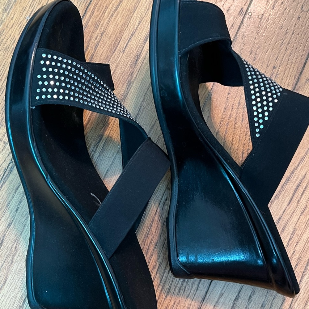 Onex Sparkly Platform Slides In 7 In Wonderful Co… - image 2